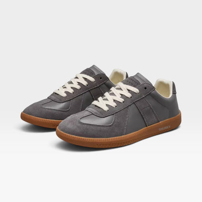 SNURKY GAT Vintage Sneaker Grau/Gum – beide Schuhe