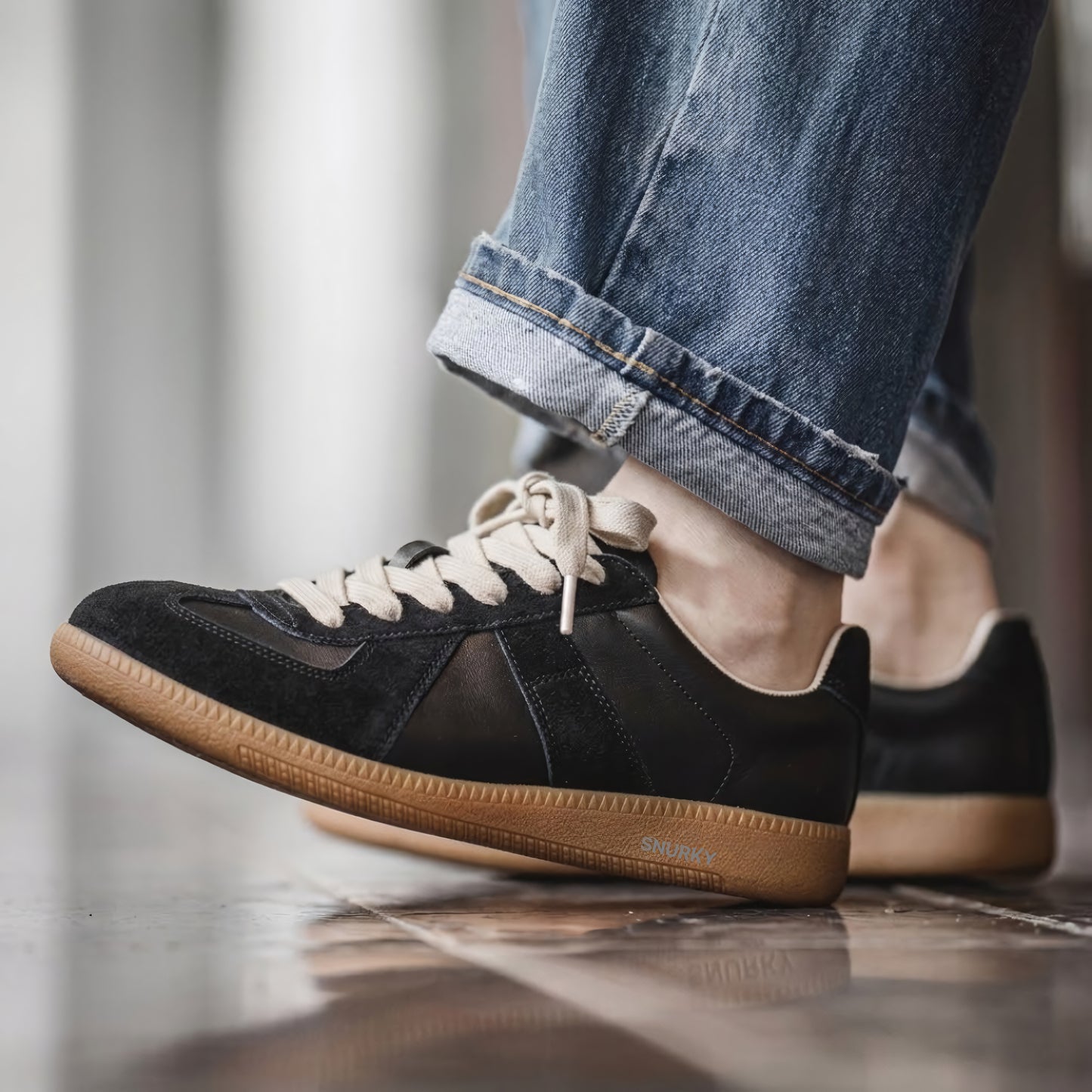 SNURKY GAT Vintage Sneaker Schwarz/Gum – Herren Sneaker getragen