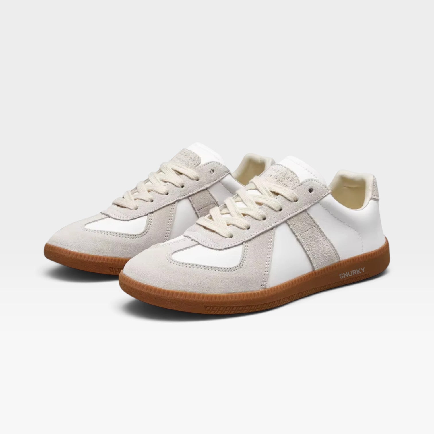 SNURKY GAT Vintage Sneaker Weiß/Gum – beide Schuhe