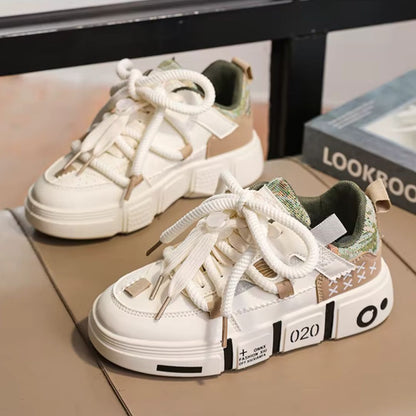 Snurky 020 Kinder Sneaker weiß mit beigen Details Unisex – Detailaufnahme des Obermaterials und breite Zehenbox