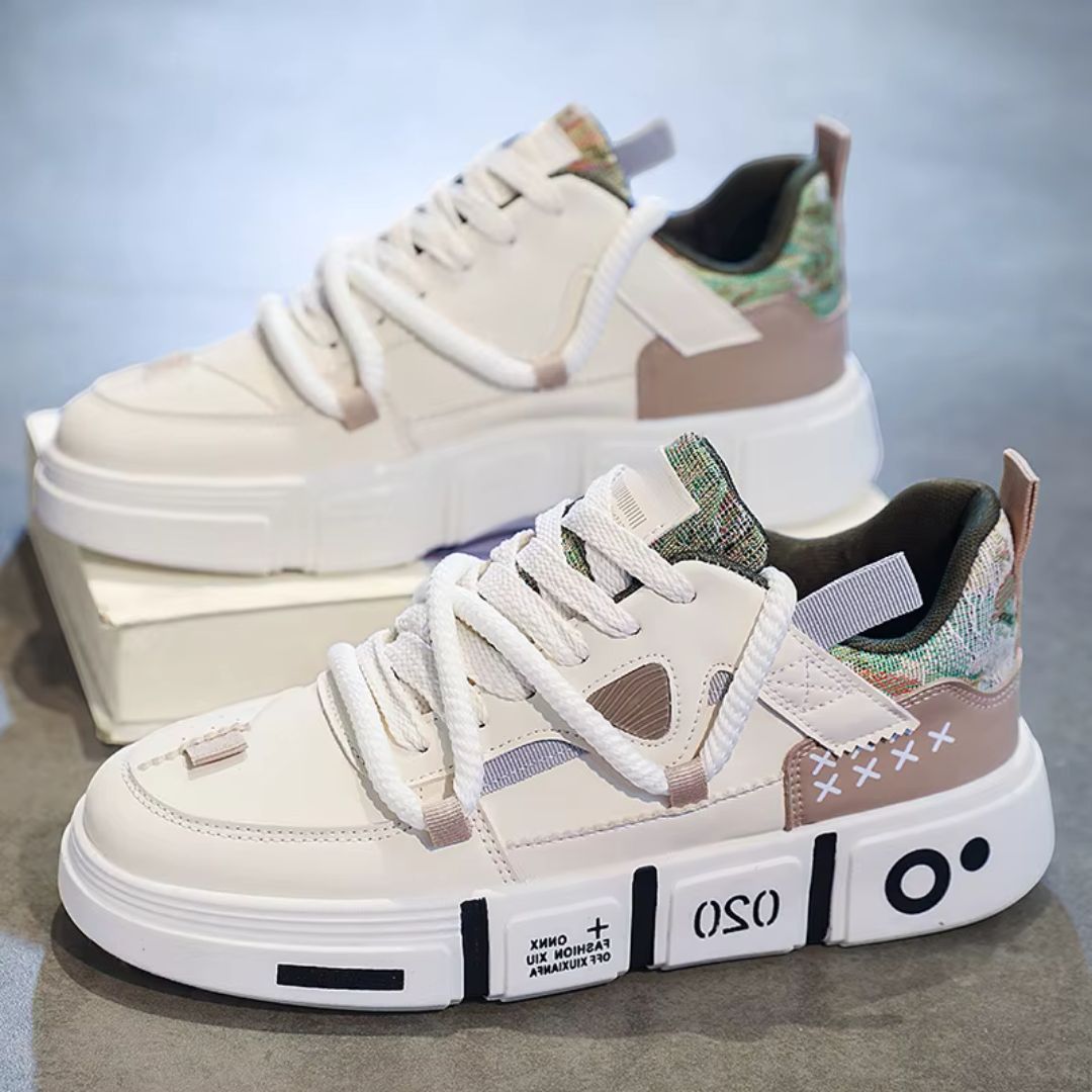 Snurky 020 weiße Sneaker mit Beige – Seitenansicht zeigt die ergonomische Passform