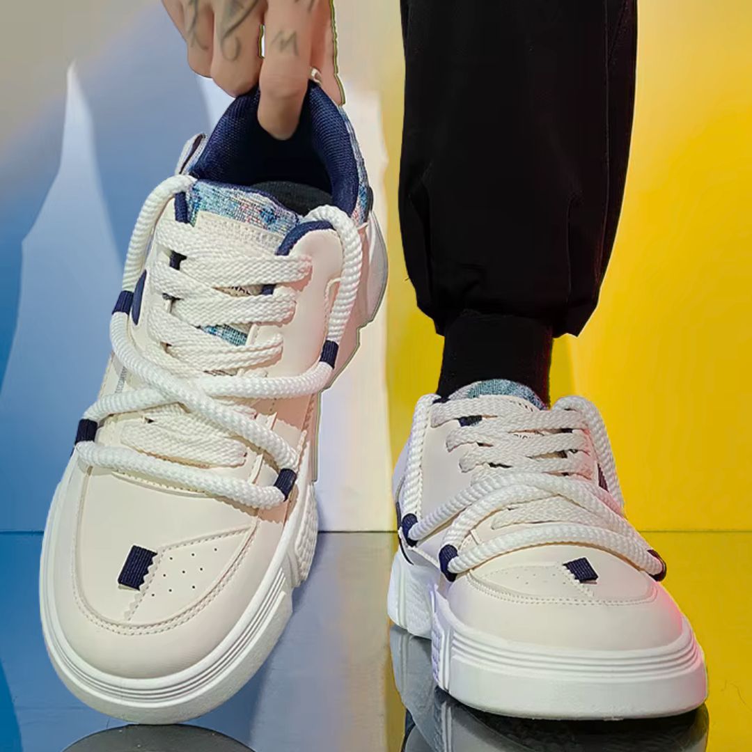 Snurky 020 weiße Sneaker mit blauen Details – klassischer Look und leichter Komfort
