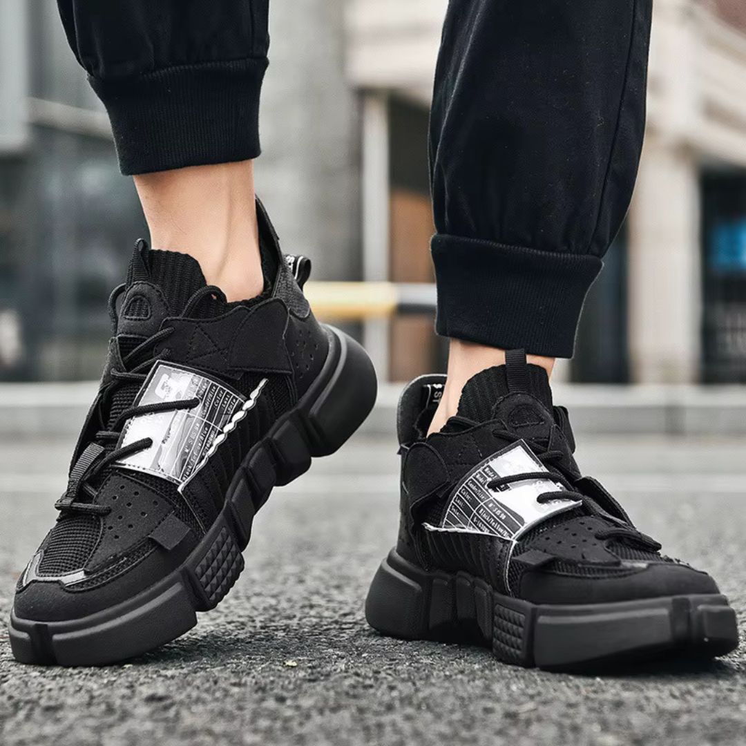 Snurky 330 Sneaker schwarz – Detailansicht der robusten Sohle und Verarbeitung